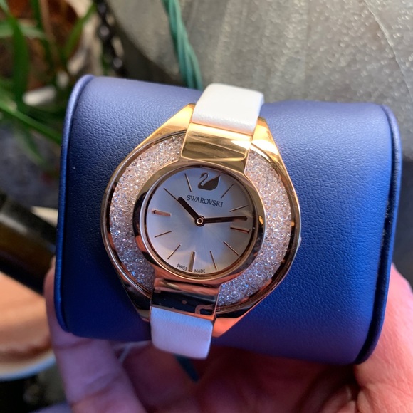 Authentic SWAROVSKI Crystalline sporty gold stainless steel leather strap watch - Picture 5 of 13
